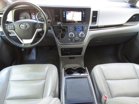 Used 2015 Toyota Sienna XLE Premium FWD image 35