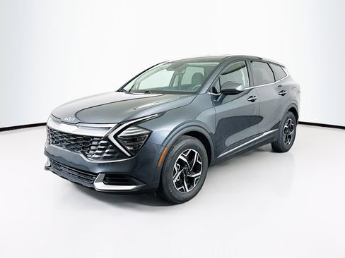 Used 2025 Kia Sportage LX image 3