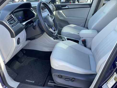 Used 2022 Volkswagen Tiguan SE image 9