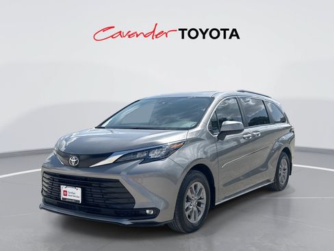 Certified 2026 Toyota Sienna XLE FWD image 1