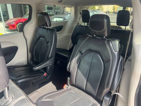 Used 2022 Chrysler Pacifica Touring-L FWD image 29