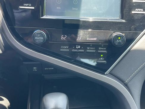 Used 2018 Toyota Camry SE FWD image 25