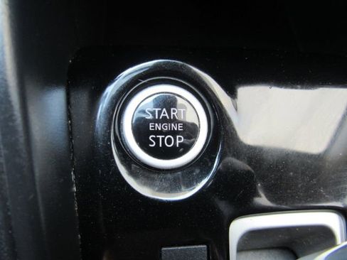 Used 2020 Nissan Versa SV image 42