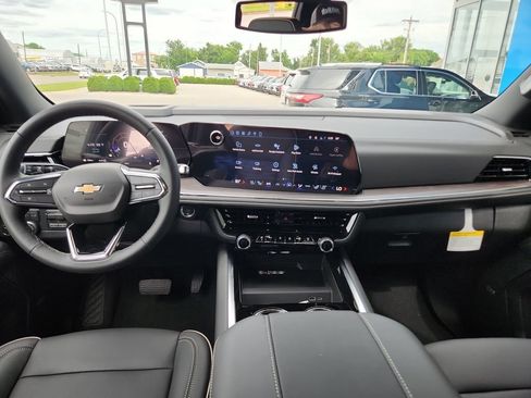 New 2026 Chevrolet Suburban Premier w/ Sun And Tow Package AWD/4WD image 13