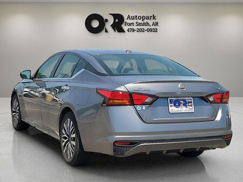 Used 2024 Nissan Altima 2.5 SV FWD image 4