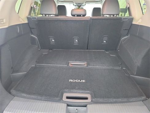 Used 2025 Nissan Rogue SL w/ Tech Package image 43