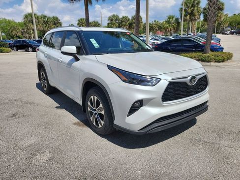 New 2026 Toyota Highlander XLE AWD/4WD image 2