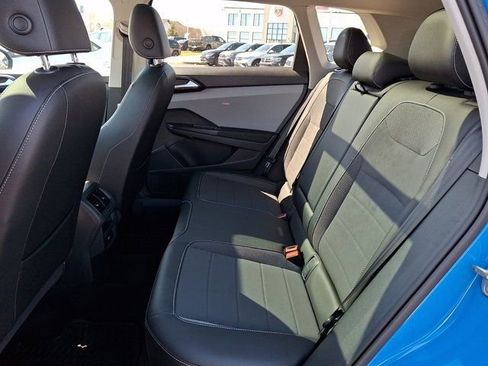 Certified 2023 Volkswagen Taos SE w/ Panoramic Sunroof Package image 13