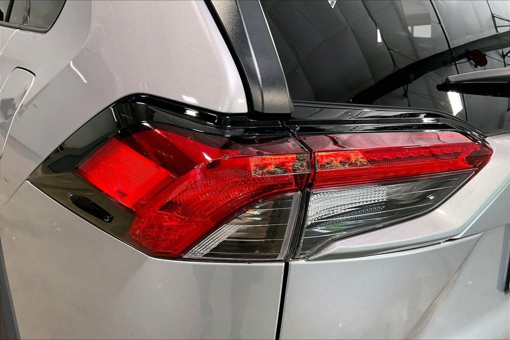 Used 2022 Toyota RAV4 XLE AWD/4WD image 24