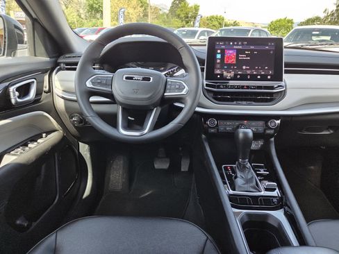 Used 2025 Jeep Compass Limited AWD/4WD image 16