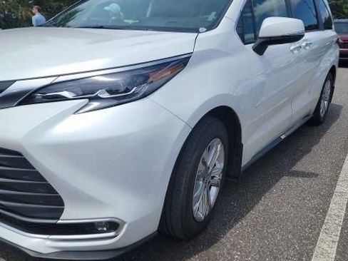 Used 2024 Toyota Sienna Platinum AWD/4WD image 2