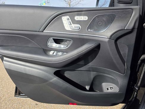 Used 2026 Mercedes-Benz GLS 580 4MATIC image 19