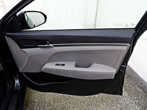 Used 2020 Hyundai Elantra SE FWD image 11