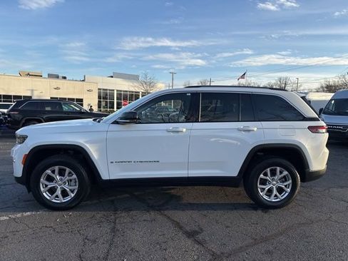 Used 2022 Jeep Grand Cherokee Limited image 19