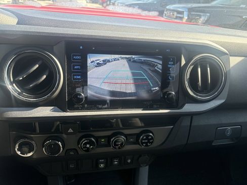 Used 2018 Toyota Tacoma TRD Sport image 22