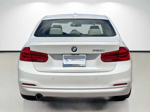Used 2018 BMW 320i Sedan w/ Premium Package RWD image 4