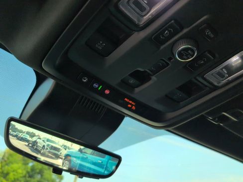 Certified 2025 GMC Yukon AT4 Ultimate AWD/4WD image 20
