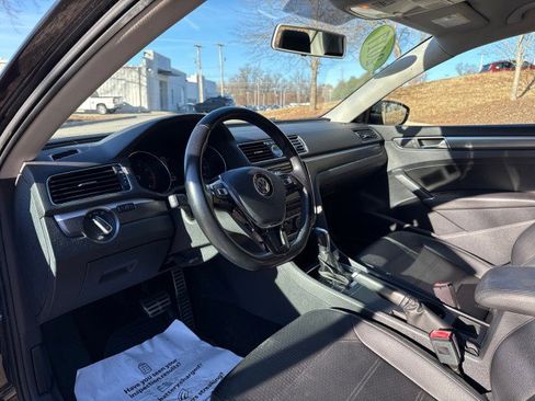 Used 2017 Volkswagen Passat 1.8T R-Line image 19