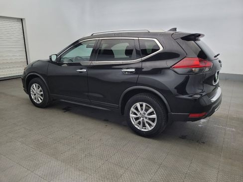 Used 2018 Nissan Rogue SV image 3