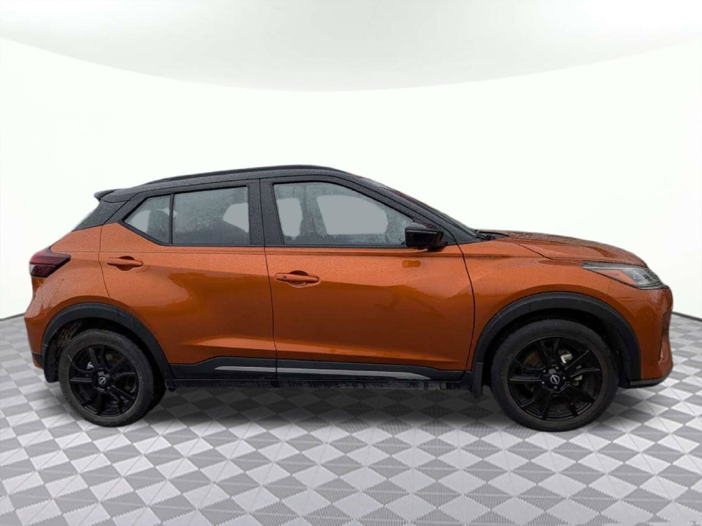 Used 2024 Nissan Kicks SR FWD image 2