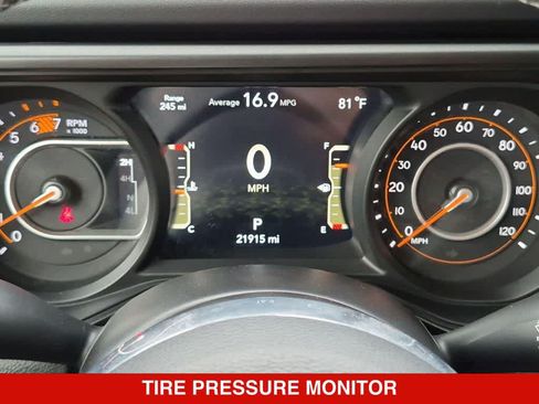 Used 2026 Jeep Wrangler Unlimited Sahara AWD/4WD image 30