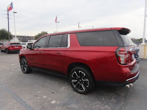 Used 2022 Chevrolet Suburban High Country RWD image 14