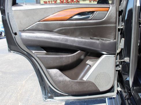 Used 2017 Cadillac Escalade Premium Luxury RWD image 18