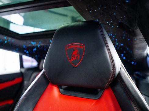 Used 2020 Lamborghini Urus image 46