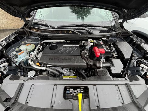 Used 2025 Nissan Rogue SV image 34