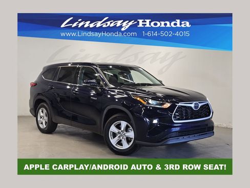 Used 2021 Toyota Highlander LE FWD image 1
