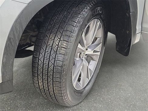 Used 2015 Toyota Highlander XLE image 32