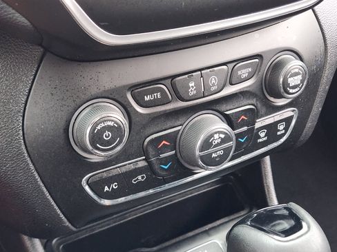 Used 2019 Jeep Cherokee Latitude Plus image 24