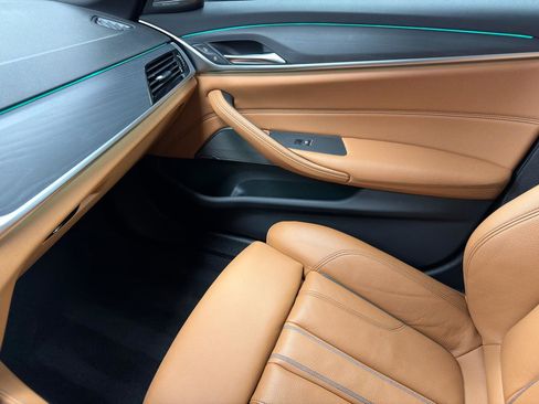 Used 2021 BMW 540i xDrive w/ M Sport Package image 26