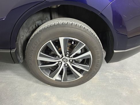 Used 2023 Toyota Venza LE AWD/4WD image 34