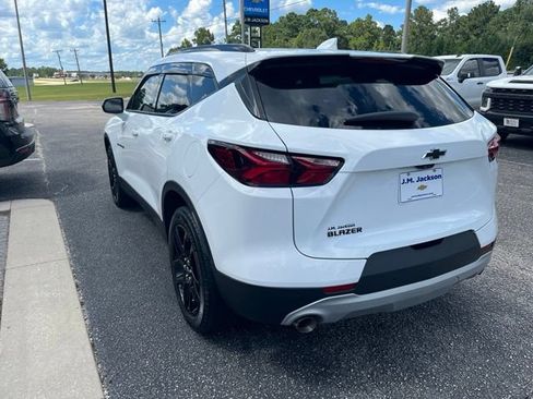 Used 2022 Chevrolet Blazer LT w/ Sound & Technology Package FWD image 4