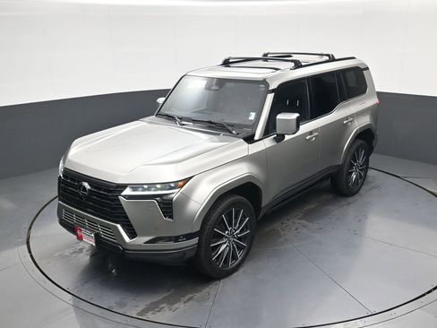 Used 2024 Lexus GX 550 w/ Accessory Package (2T) AWD/4WD image 2