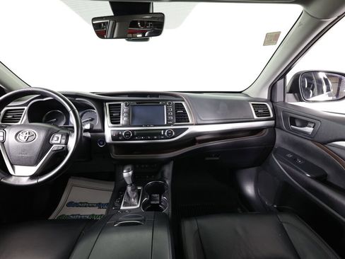 Used 2017 Toyota Highlander XLE image 30