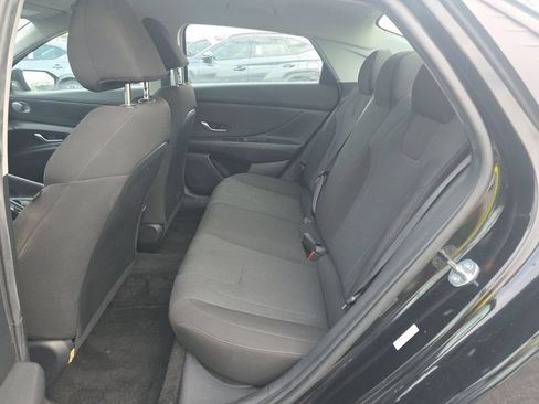 Used 2023 Hyundai Elantra SE FWD image 8