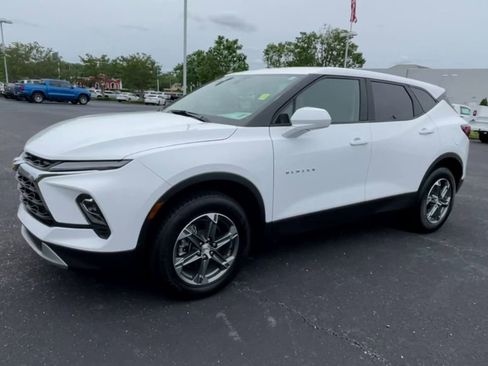 Used 2025 Chevrolet Blazer LT FWD image 4