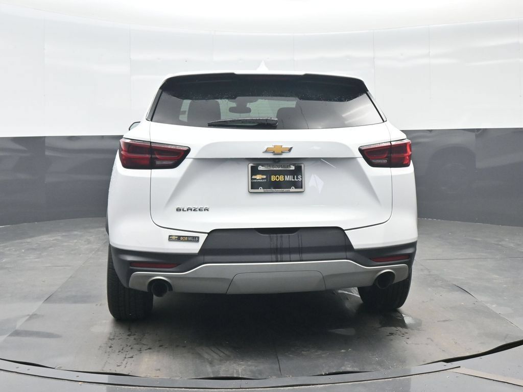 Used 2025 Chevrolet Blazer LT FWD image 5