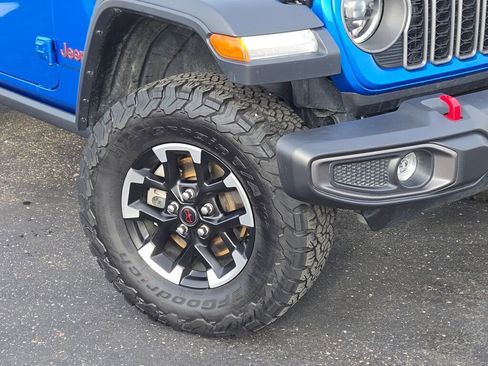 Used 2025 Jeep Wrangler Unlimited Rubicon AWD/4WD image 3