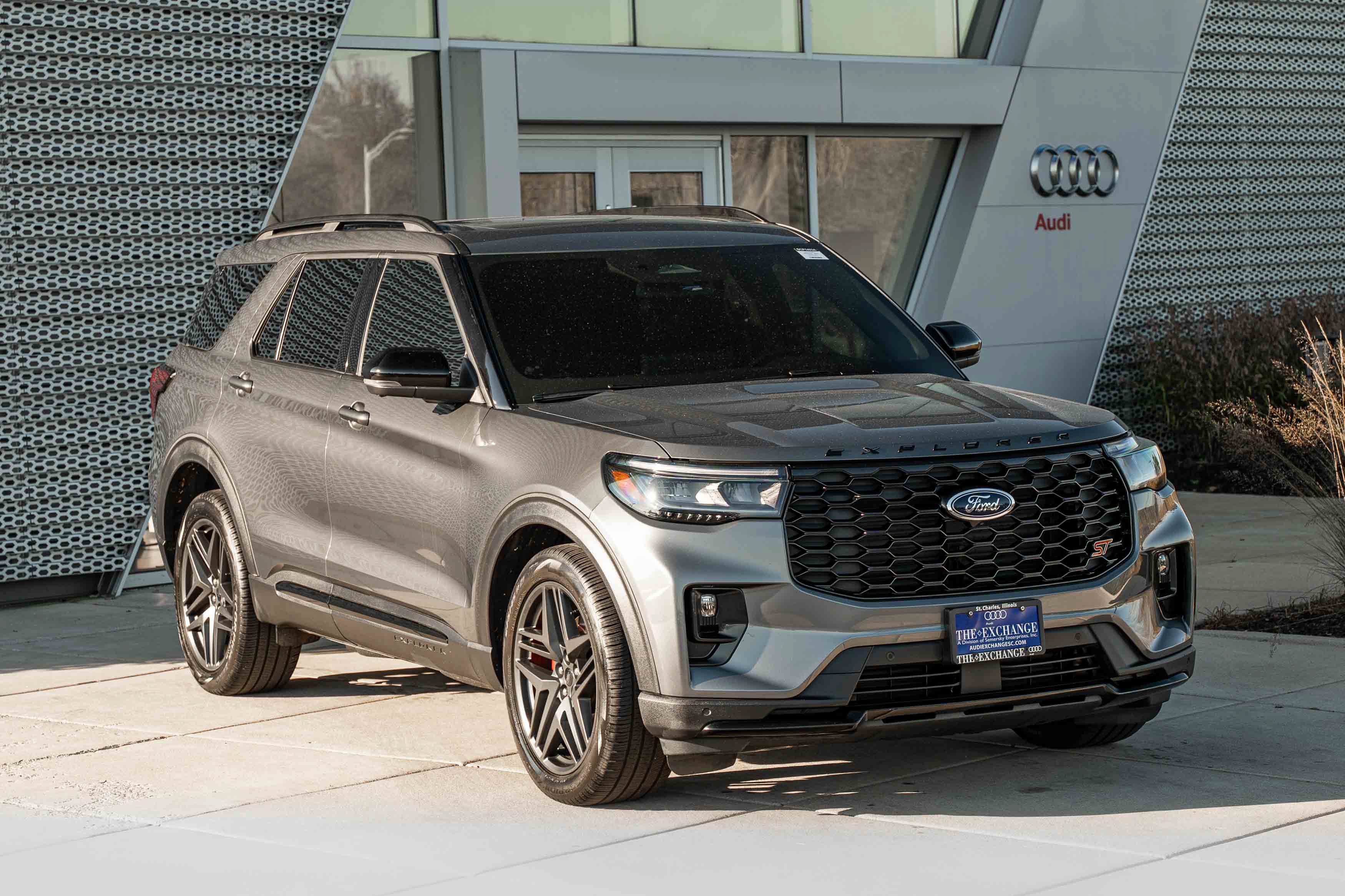 Used 2025 Ford Explorer ST AWD/4WD image 2
