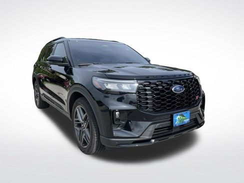 Used 2025 Ford Explorer ST RWD image 2
