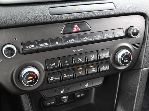 Used 2022 Kia Sportage LX w/ LX FWD Value Edition Package image 23