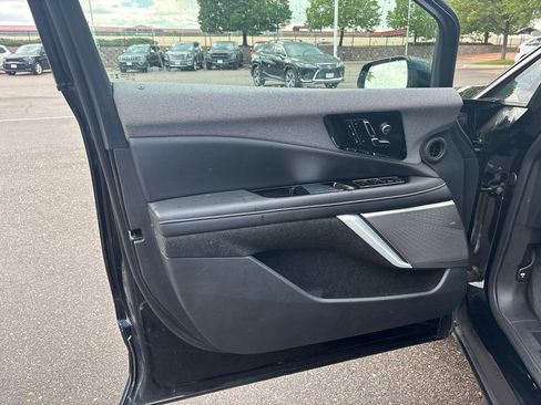 Certified 2025 Cadillac Optiq Luxury 2 w/ LPO, Floor Liner Package AWD/4WD image 9
