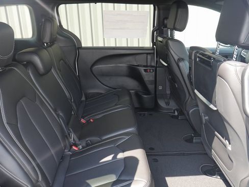New 2026 Chrysler Pacifica Select image 29