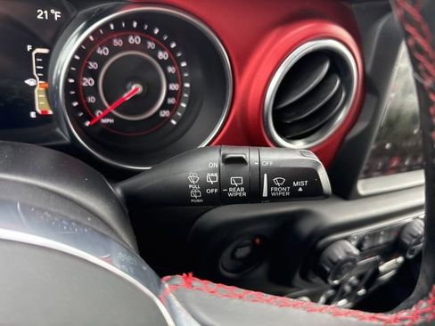 Used 2019 Jeep Wrangler Unlimited Rubicon AWD/4WD image 32