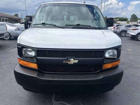 Used 2017 Chevrolet Express 2500 RWD image 4