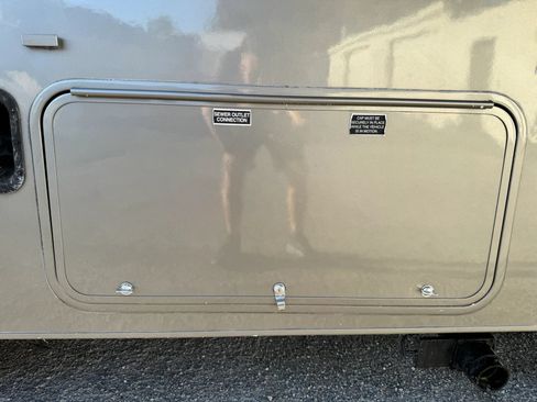 Used 2015 Ford E-450 and Econoline 450 Super Duty w/ Motorhome Prep Package RWD image 14
