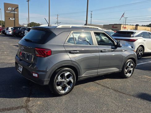 Used 2025 Hyundai Venue SEL image 12
